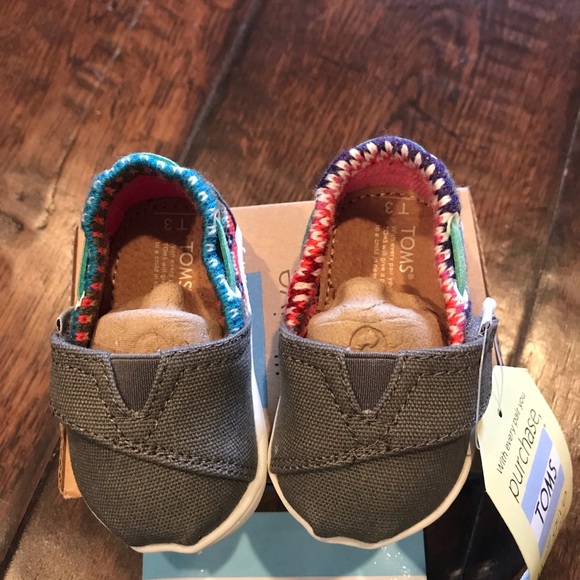 Toms tiny Bimini stripe knit shoes in size 3 - Picture 3 of 6